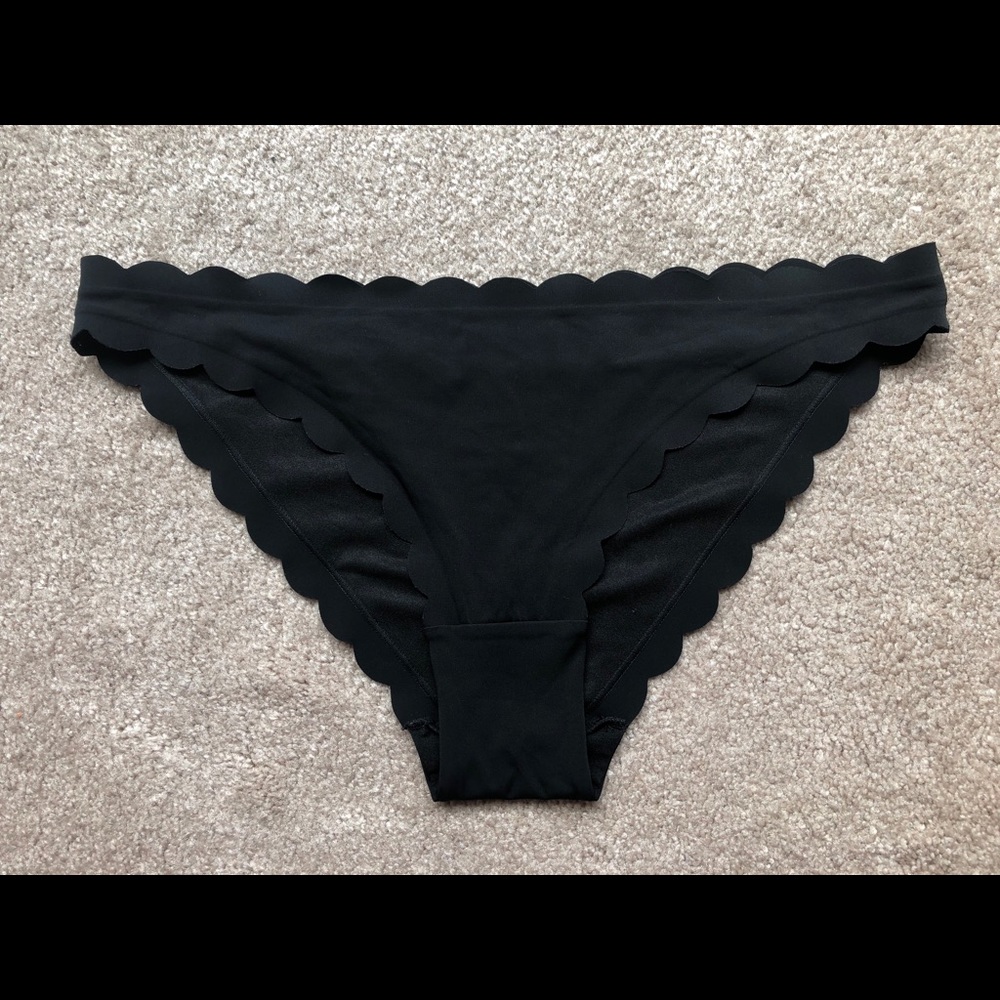 H&M scallop black bikini bottoms